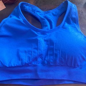 sports bra